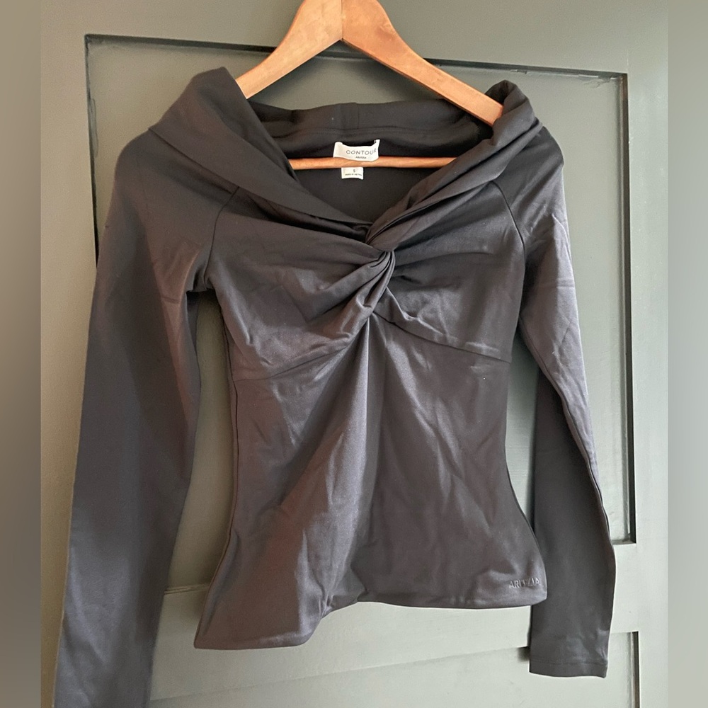 Aritzia contour off the shoulder top size small black